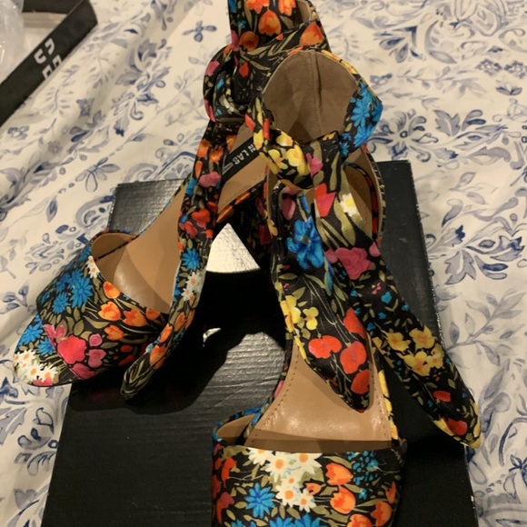 Ladies shoes by Design Lab - Picture 3 of 7